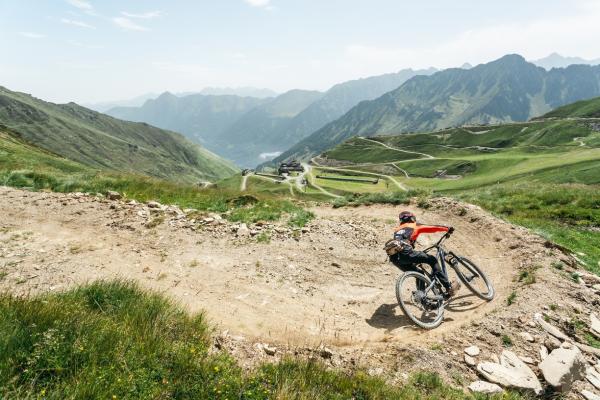 virage-releve-vtt-bike-park